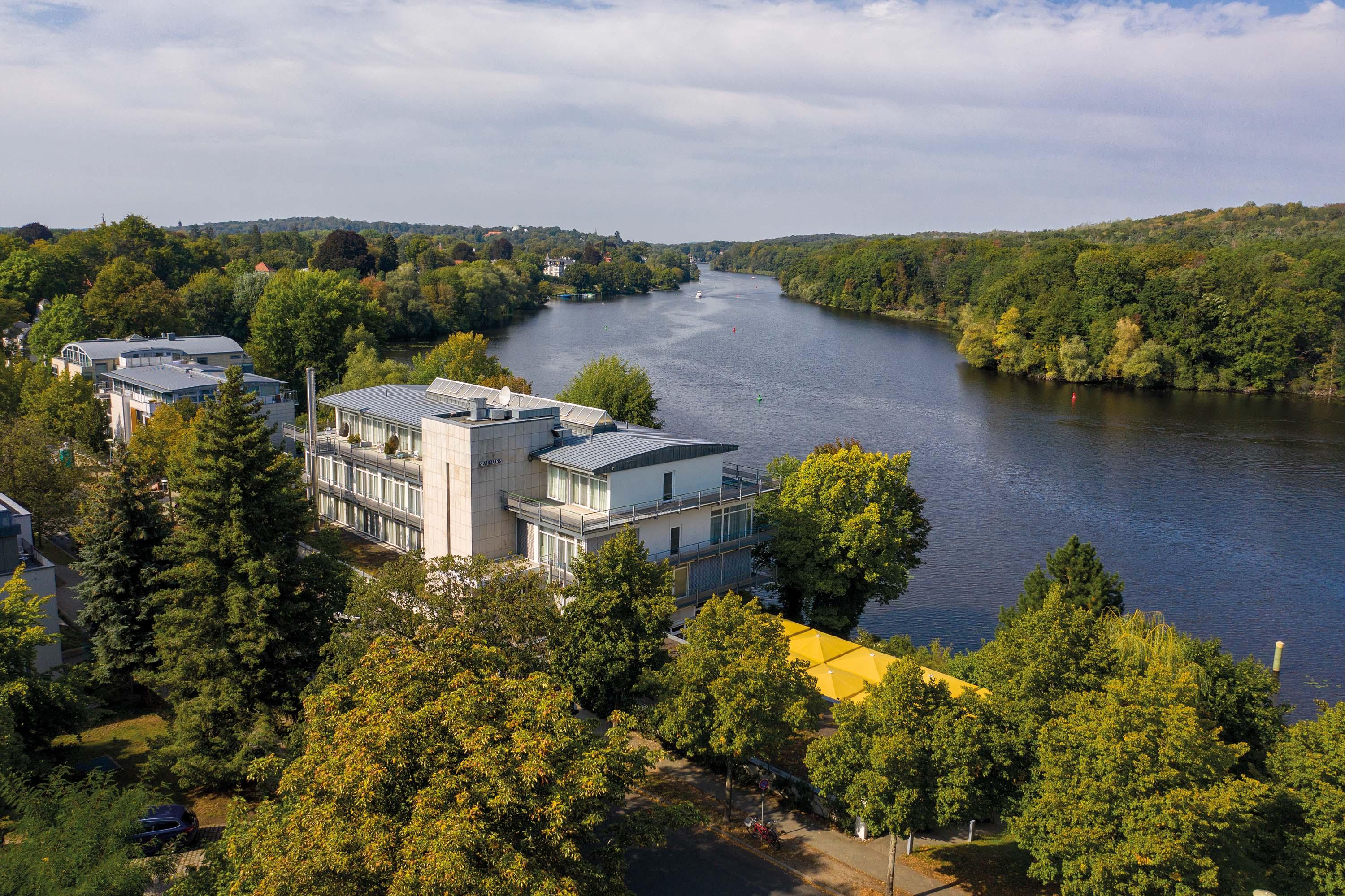 Seminaris Hotel Potsdam Griebnitzsee Exterior photo